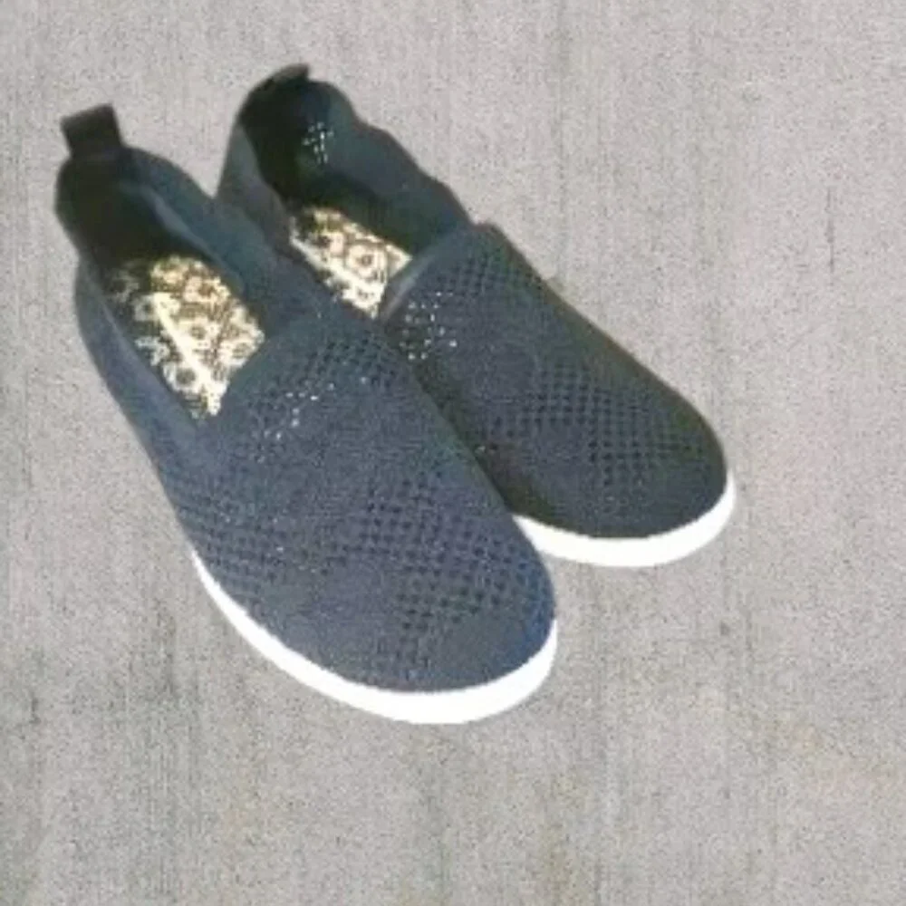 Tommy Bahama Navy Blue Embroidered Cut Outs Slip on Casual Shoes in Size‎ 7.5